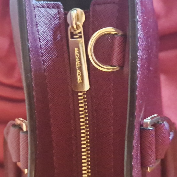 🥰Michael Kors Burgundy Satchel or Crossbody Excellent Condition Like New - Picture 12 of 12